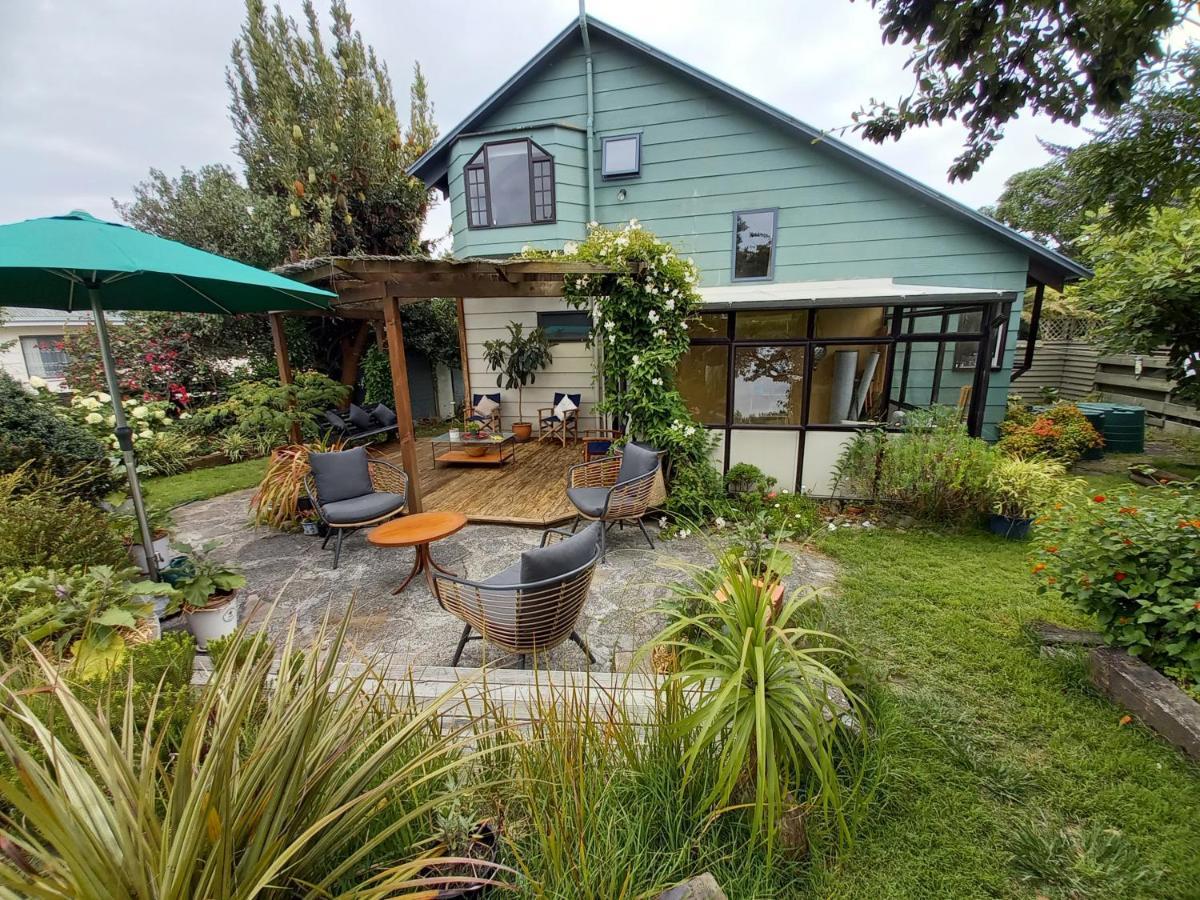 Birds Eyes Te Awanga Bed and Breakfast Exteriör bild