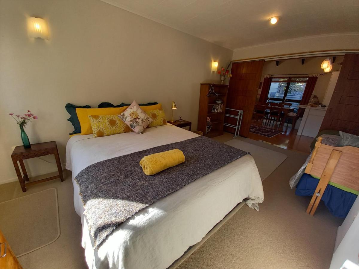 Birds Eyes Te Awanga Bed and Breakfast Exteriör bild